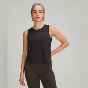 Black lululemon train to be tank top size 2